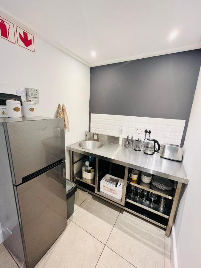 Central Modern Studio Apartment, Hermanus Waterfront Exterior foto